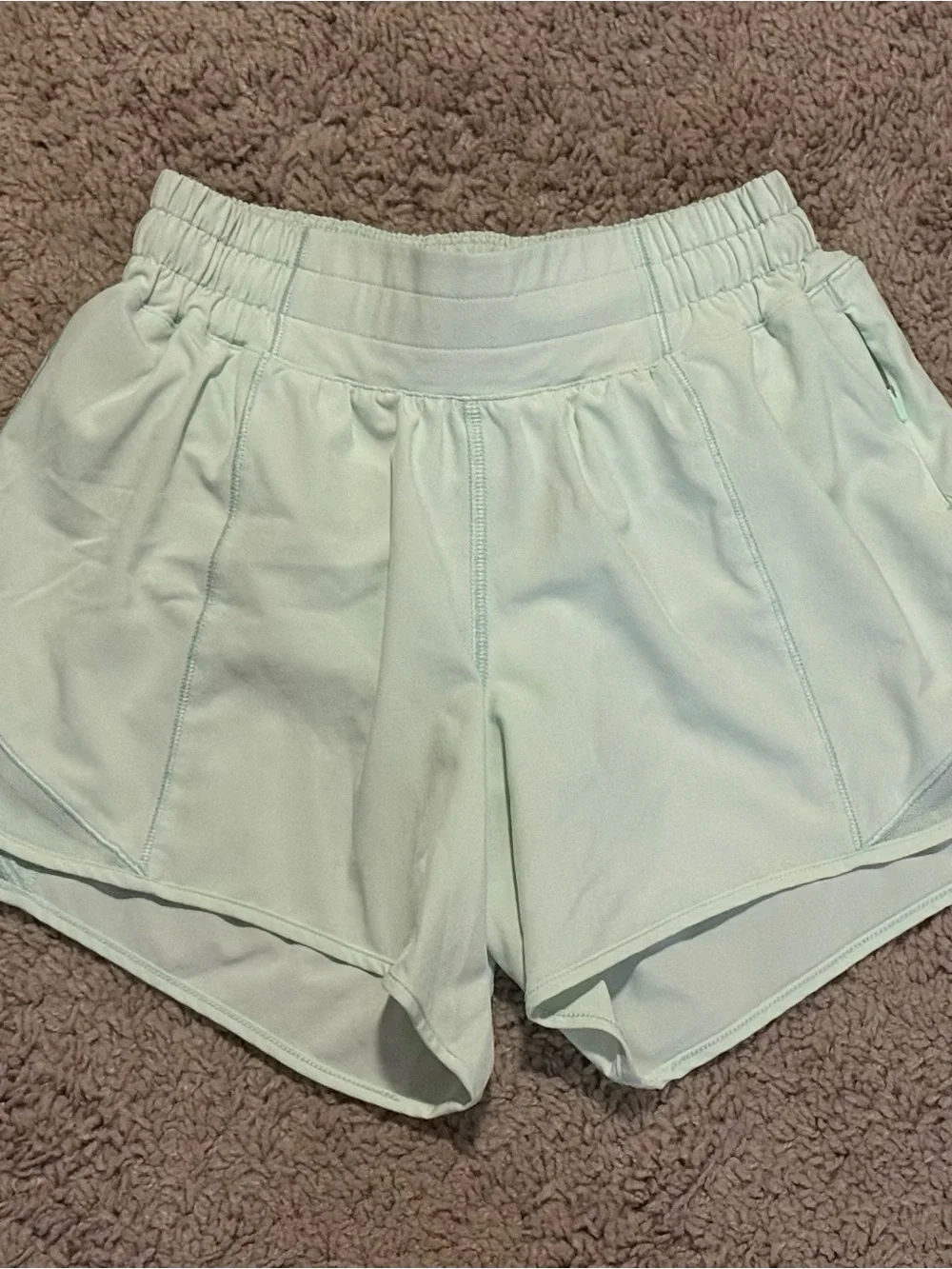 Lululemon mint Hotty Hot Shorts sz 2 4”